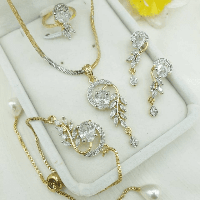 ☝️AD Locket Set
Zircon Stone
2Tone Polish
Adjustable Bracele